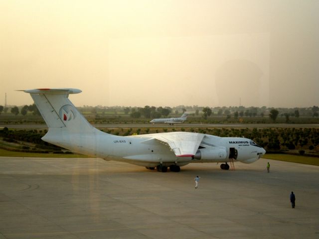 Ilyushin Il-76 (UR-BKS)
