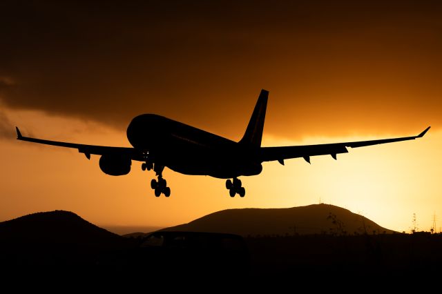 Airbus A330-200 (G-VYGM)