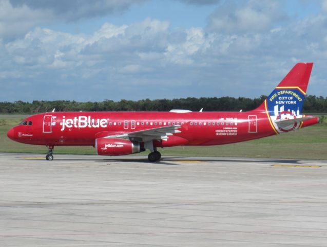 Airbus A320 (N615JB)