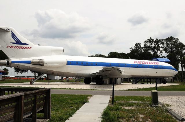 BOEING 727-200 (N265FE) - Anyone know what reg this used to be?