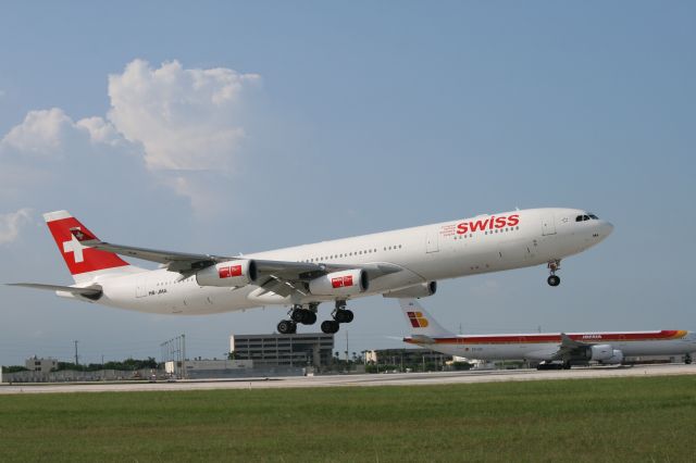 Airbus A340-300 (HB-JMA)