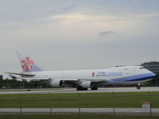 Boeing 747-400 (B-18706)