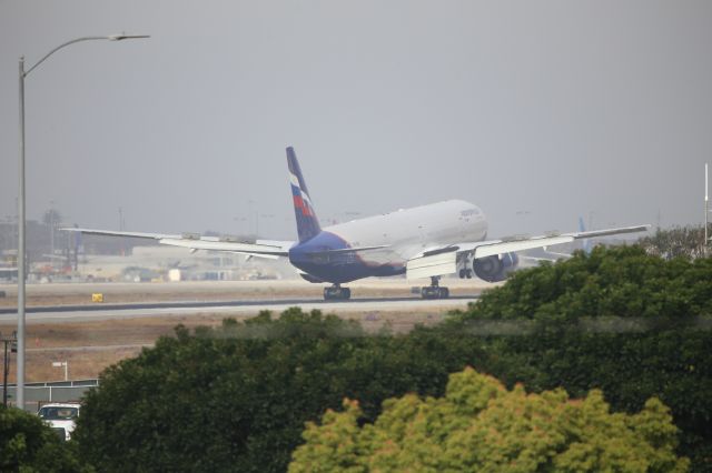 BOEING 777-300ER (VQ-BQE)