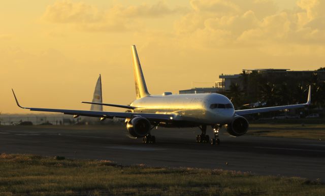 Boeing 757-200 (N555NW)