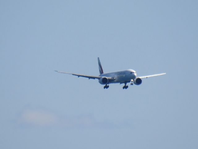 BOEING 777-300ER (A6-ECA)