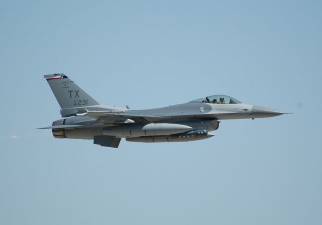 Lockheed F-16 Fighting Falcon — - 301st FW Spad departing NAS Ft. Worth JRB Carswell Field 04DEC07.