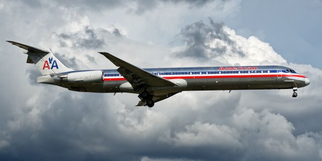 McDonnell Douglas MD-83 (N966TW) - Retro image, could have been made in the 1980s. Everyone going to 19R this afternoon got a free plane wash. They were all directed under the clouds - less than 3000 feet but the rain was still really heavy.