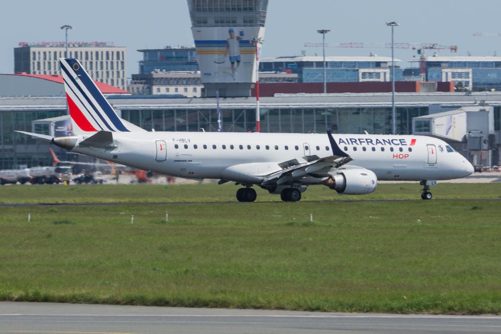 Embraer ERJ-190 (F-HBLV) - WAW SPOTTING