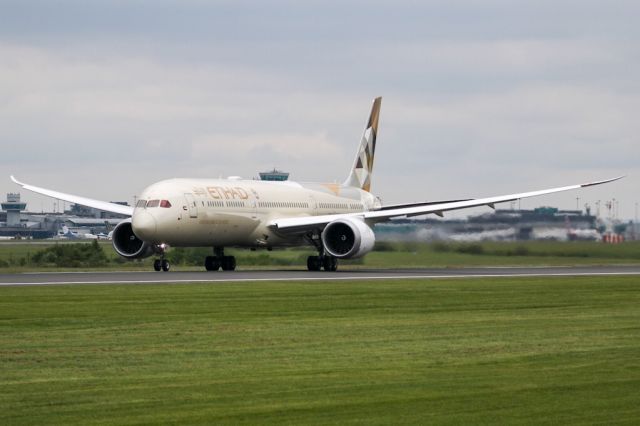 BOEING 787-10 Dreamliner (A6-BME) - ETD16 rolling on departure to Abu Dhabi