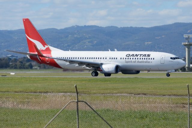 Boeing 737-800 (VH-VYE) - On taxiway heading for take-off on runway 05. Thursday 7th August 2014