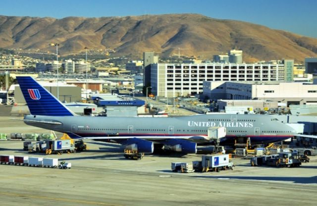 Boeing 747-400 (N128UA) - 2003