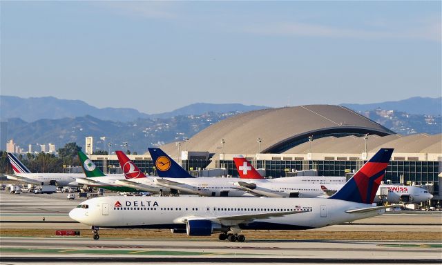 BOEING 767-300 (N124DE) - Discreet photo bombing job by LH 1500 TH 747-800 at the gate !