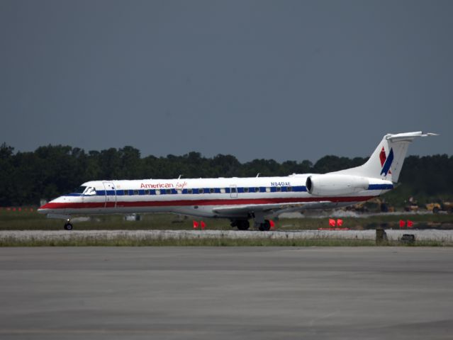 Embraer ERJ-135 (N840AE)