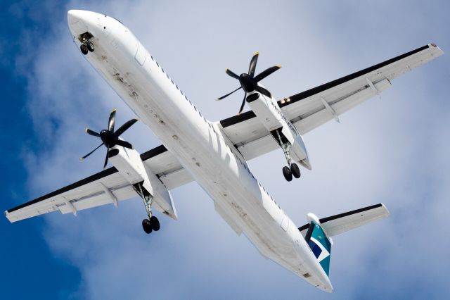 de Havilland Dash 8-400 (C-GLWJ) - WestJet Encore 3524 arriving at Montreal after the hour and 20 minute flight from Toronto!