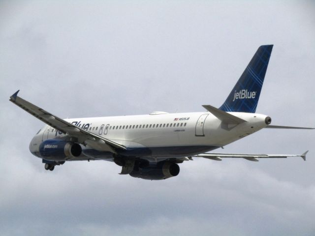 Airbus A320 (N509JB) - Taking off RWY 30