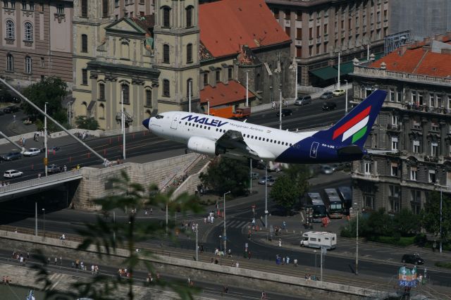 BOEING 737-600 (HA-LON)