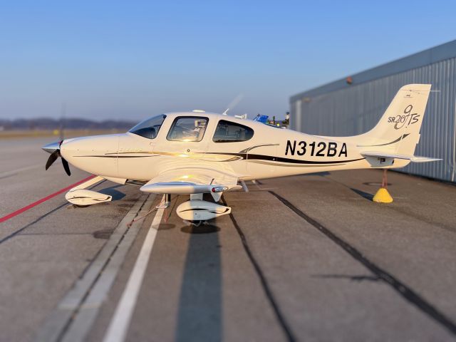 Cirrus SR-20 (N312BA) - At Augsburg, Germany. 07-MAR-2022.