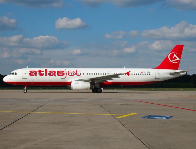Airbus A321 (TC-ETJ)