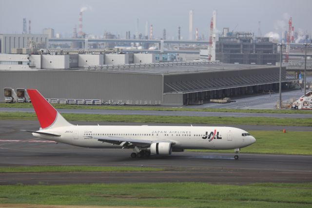 BOEING 767-300 (JA611J)