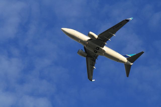 — — - Departing Montreal-Trudeau on runway 06L