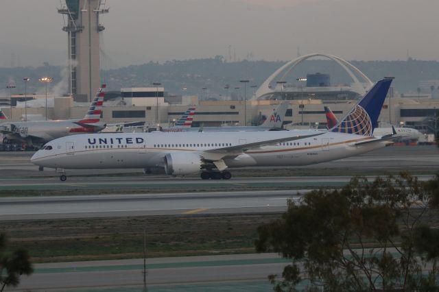 Boeing 787-9 Dreamliner (N38950)