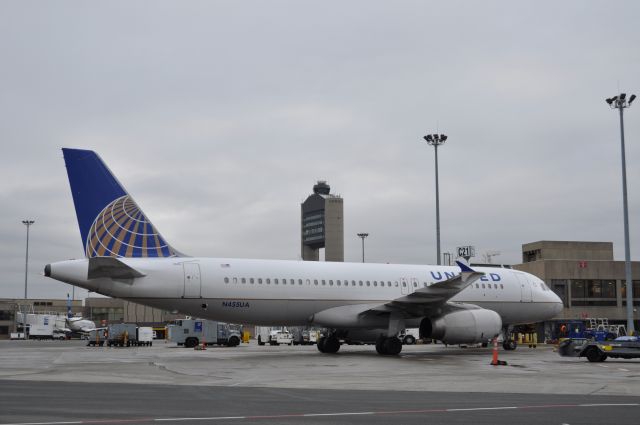 Airbus A320 (N455UA)