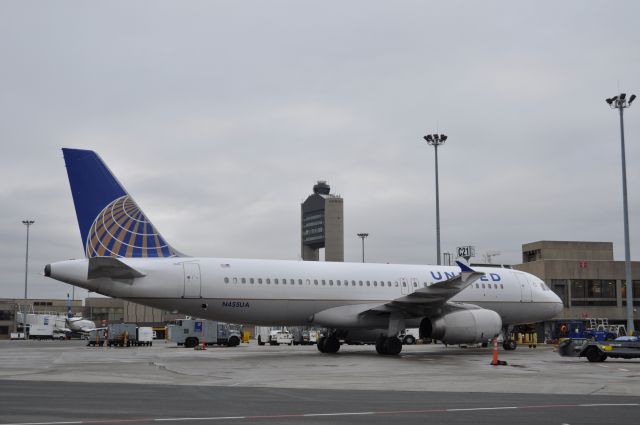 Airbus A320 (N455UA)