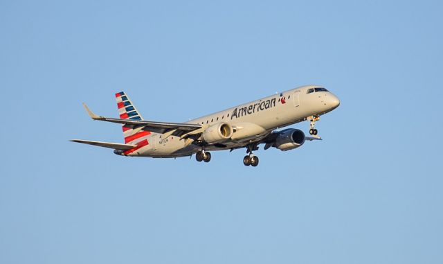 Embraer ERJ-190 (N591UW) - E190 landing from Philadelphia!
