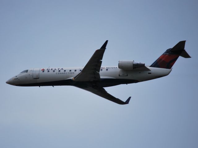 Canadair Regional Jet CRJ-200 (N8709A) - Departing 36C - 7/19/12