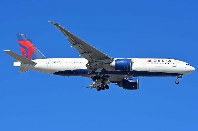 Boeing 777-200 (N701DN) - Delta Boeing 777-232LR N701DN arrived at Sky Harbor as Delta Flight 1772 from Hartsfield-Jackson International Airport on November 6, 2016