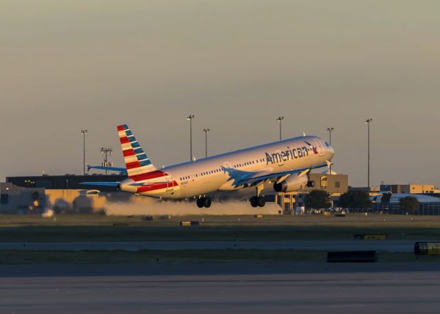 Airbus A321 (N914UY)