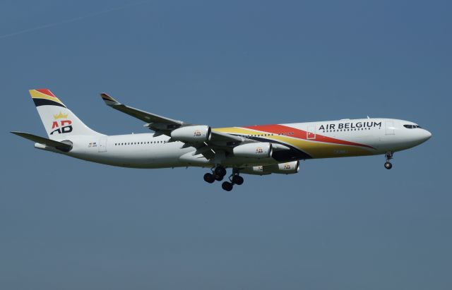 Airbus A340-300 (OO-ABB)