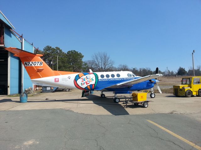 Beechcraft Super King Air 200 (N220TB) - Airmethods