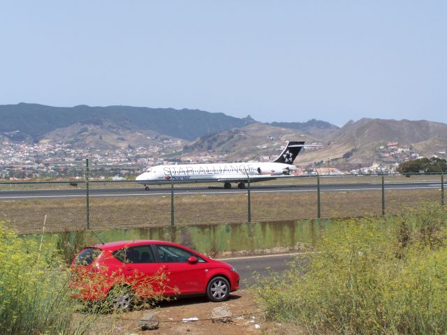 McDonnell Douglas MD-80 — - rwy30 GCXO...and my car