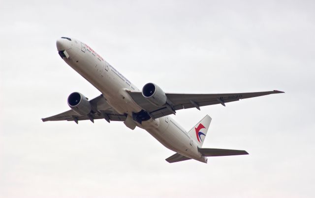 BOEING 777-300ER (B-2020)