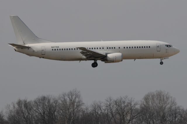 BOEING 737-400 (N417XA)