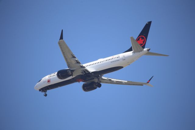 Boeing 737 MAX 8 (C-FSIL)