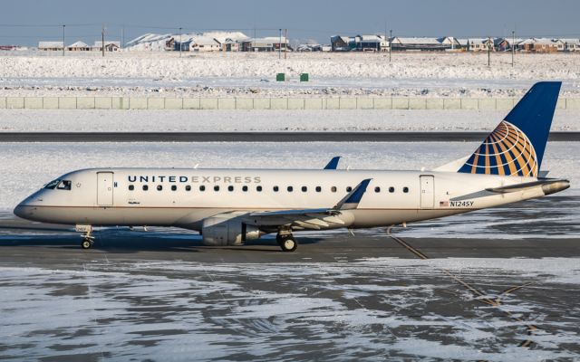 EMBRAER 175 (long wing) (N124SY)