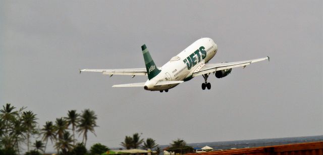 Airbus A320 (N746JB)