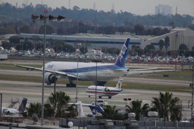 BOEING 777-300ER (JA736A)