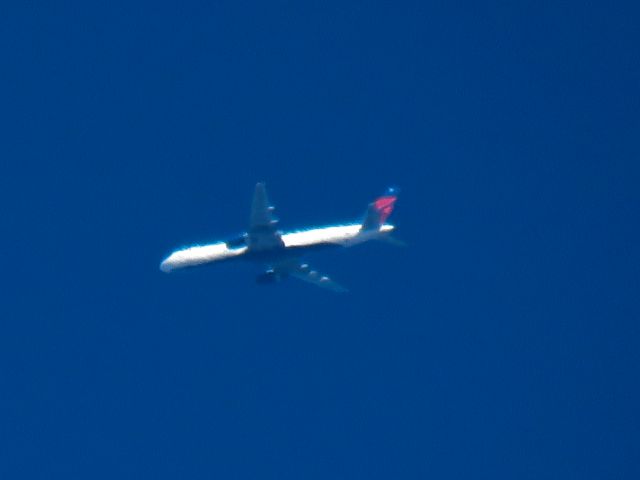 Boeing 757-200 (N678DL)