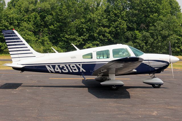 Piper Cherokee (N4319X)