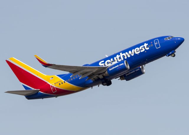 Boeing 737-700 (N787SA)