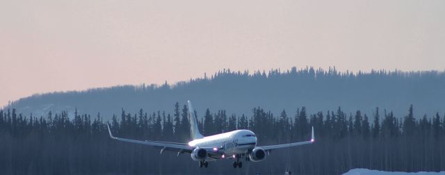— — - Alaska Airlines 7377 flaring for landing.