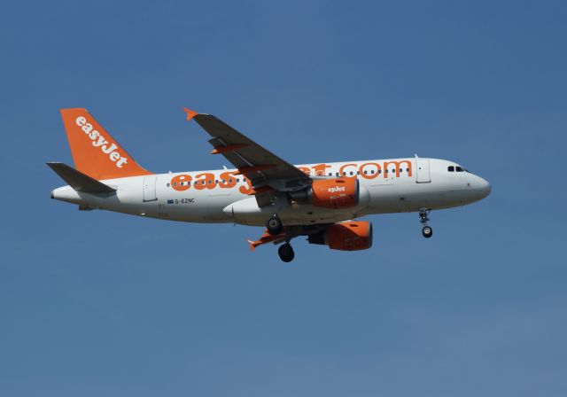 Airbus A319 (G-EZNC)