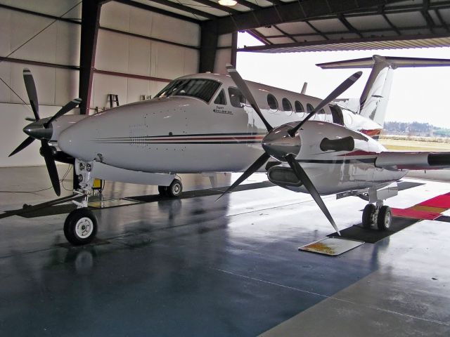 Beechcraft Super King Air 300 (N528AM)