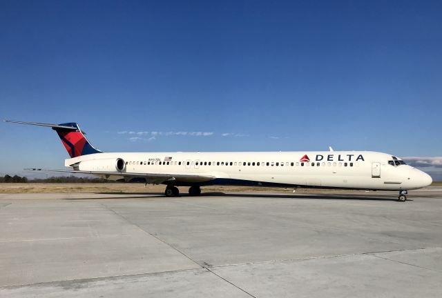 McDonnell Douglas MD-88 (N957DL)