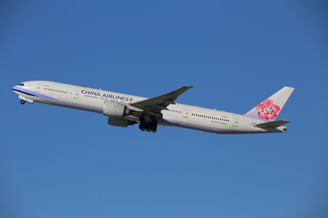 BOEING 777-300ER (B-18005)