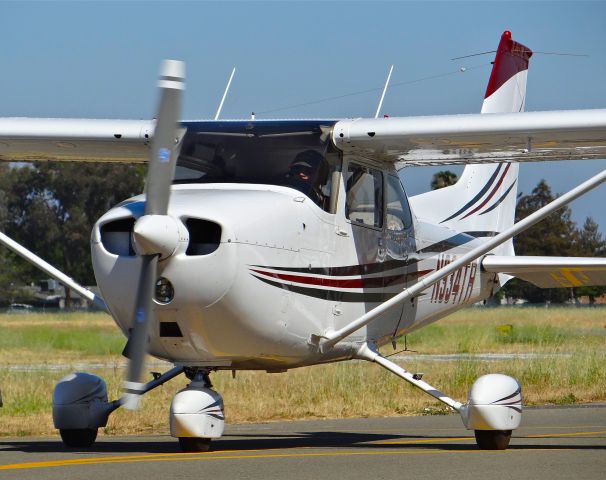 Cessna Skyhawk (N934TR) - Hollister-based Cessna 172 taxing out for departure at Reid Hillview.