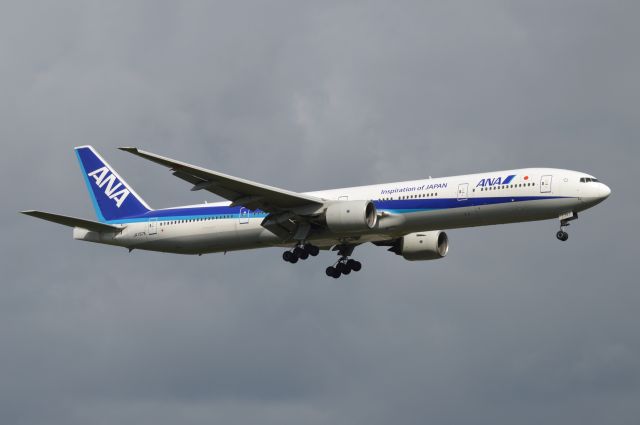 BOEING 777-300 (JA757A) - 2015-09-25